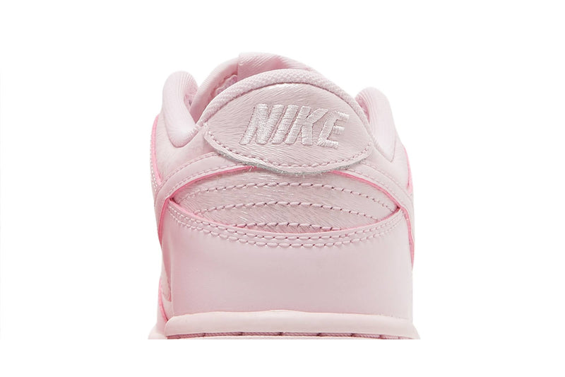 NIKE DUNK LOW SE ‘PRISM PINK’