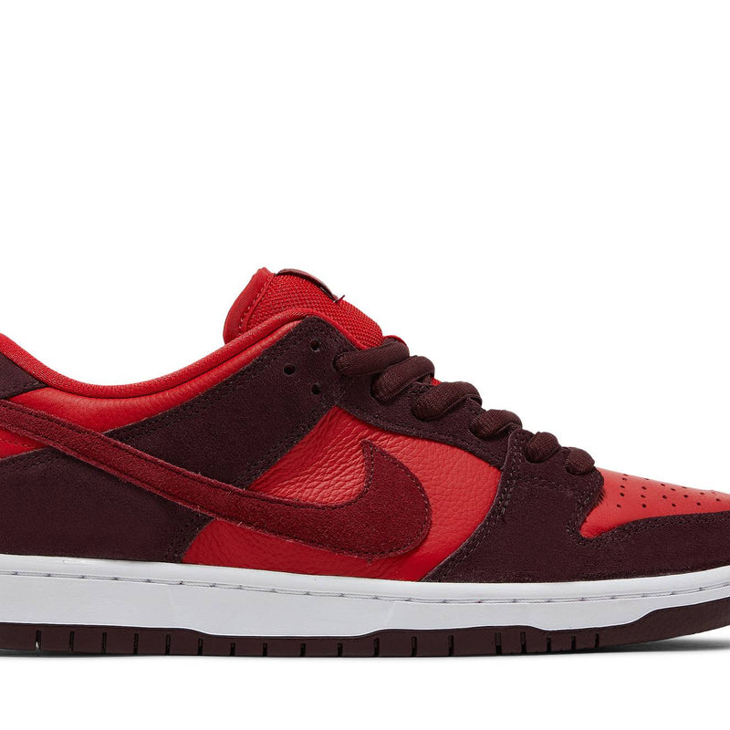 NIKE SB DUNK LOW ‘CHERRY’