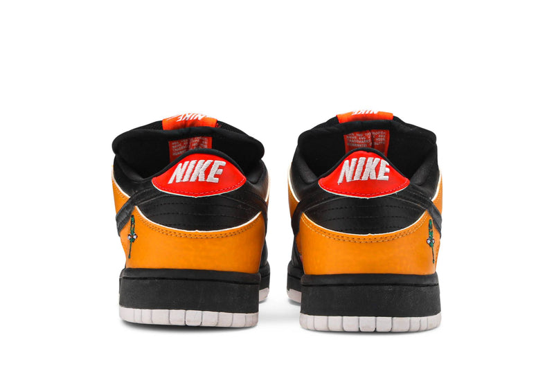 NIKE SB DUNK LOW PRO ‘RAYGUN AWAY’