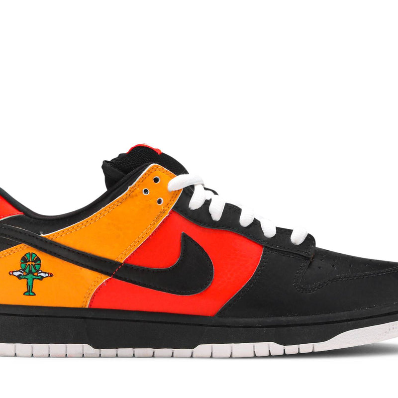 NIKE SB DUNK LOW PRO ‘RAYGUN AWAY’